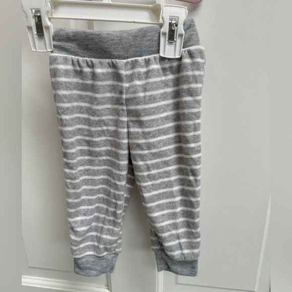 NWOT Simple Joys by Carter’s 6-9M Gray & White Striped Fleece Sweatpants - Picture 1 of 4